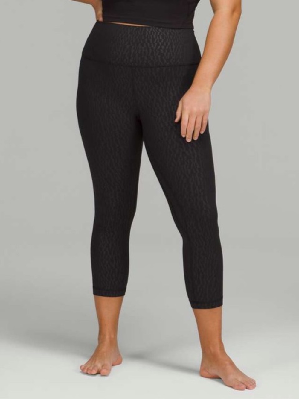 Lululemon Align high rise crop leggings, size 6, Segment Embossed Black color